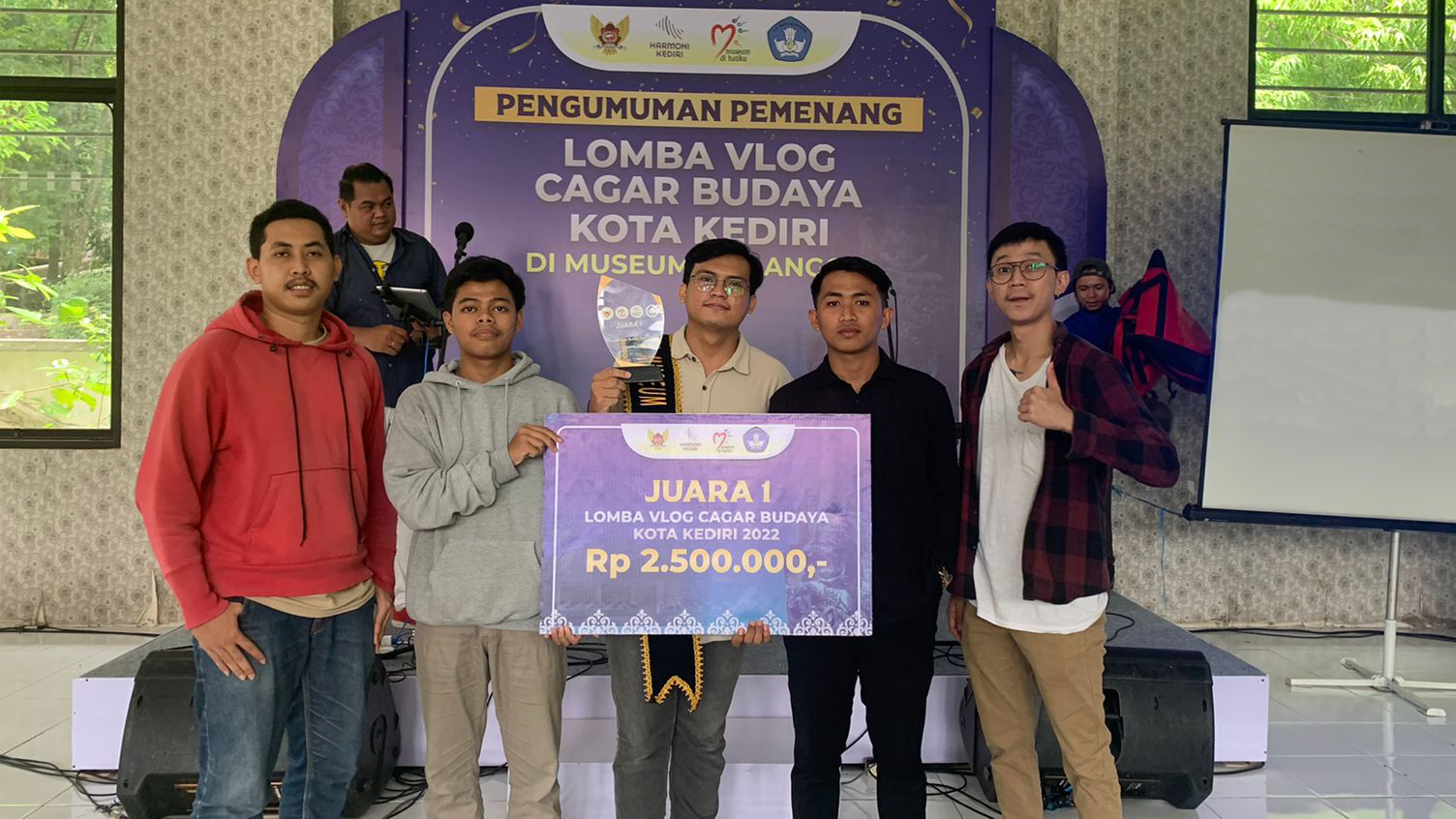 KENALKAN KEINDAHAN CAGAR BUDAYA LOKAL, MAHASISWA UDINUS RAIH JUARA PERTAMA DI AJANG VLOG