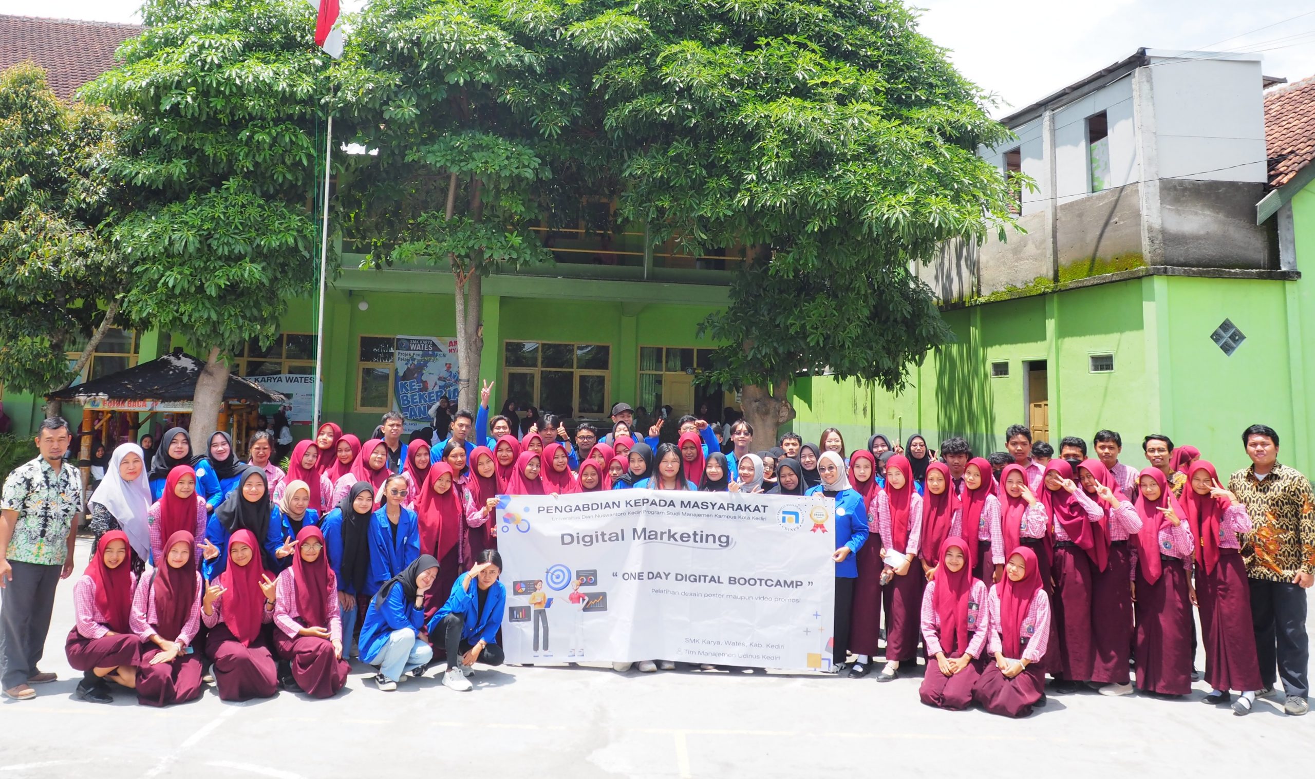 Siswa SMK Karya Wates dikenalkan Materi Digital Marketing Oleh Tim PKM Udinus Kediri